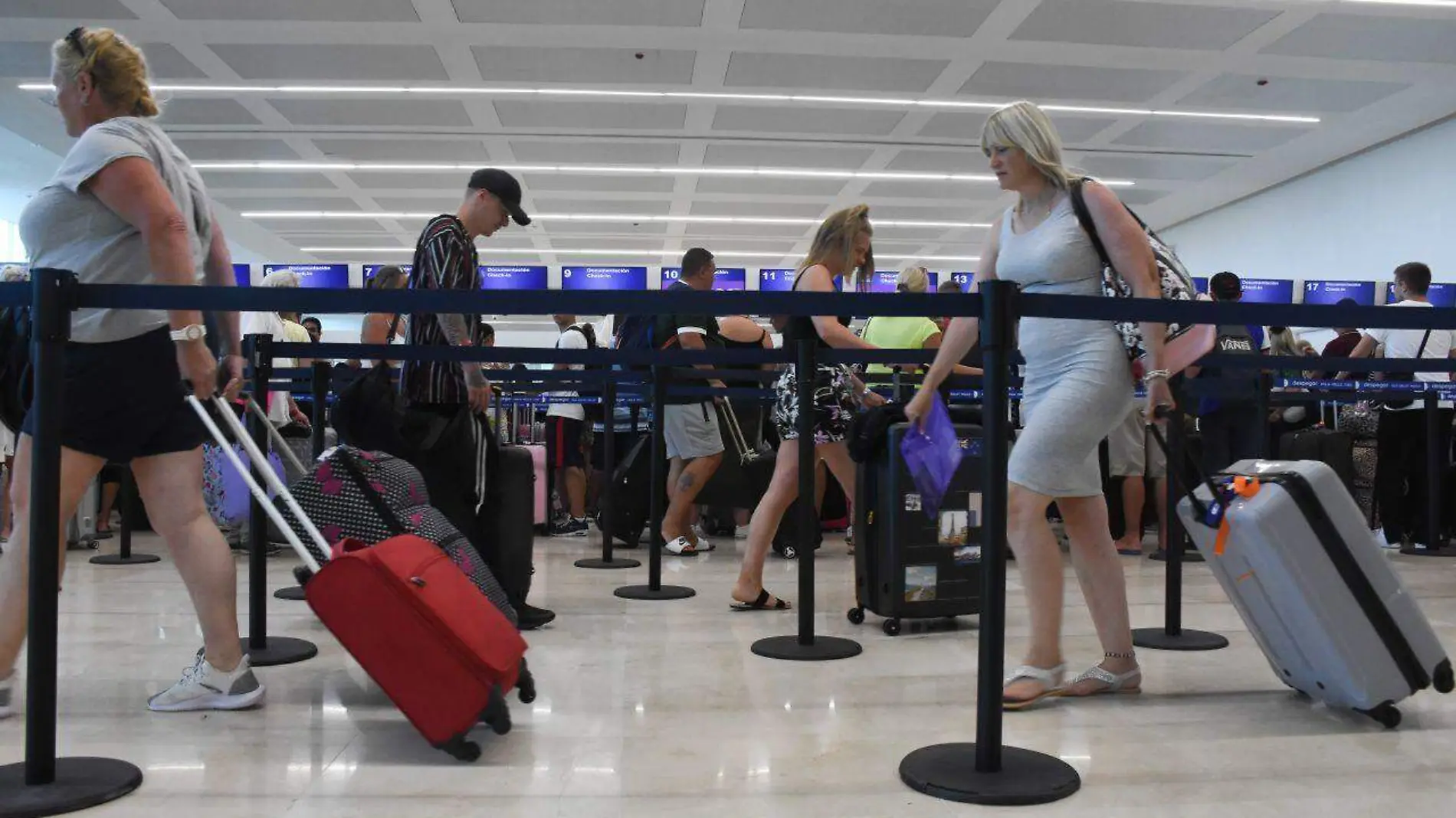 turistas aeropuerto cancun turismo cuartoscuro